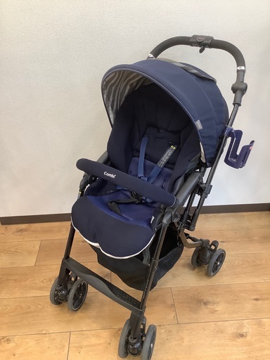 ベビーカーCombi メチャカルオート4キャス　lotta のご紹介です。