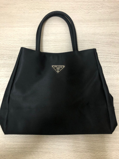 PRADAトートバック　（ブラック）