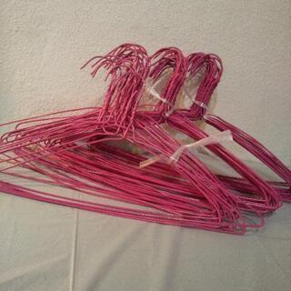 濃いピンク色ワイヤーハンガー55本