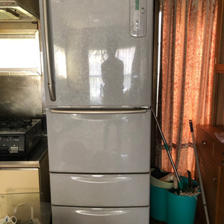 冷蔵庫　古くてよければMITSUBISHI 差し上げます。2001年製