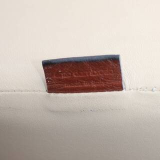 イタリア製 Enzo Dambrosio エンツォ ダンブロシオ IDC大塚家具 オフホワイト色 2人掛けソファ 総本革 定価約30万