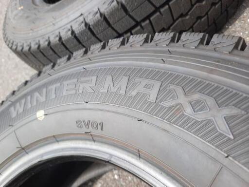 20年46週！新品に近い！走行約500kmのみ DUNLOP WINTERMAXX 205/70R15 ダンロップ ハイエース キャラバン ジムニーシエラ などに