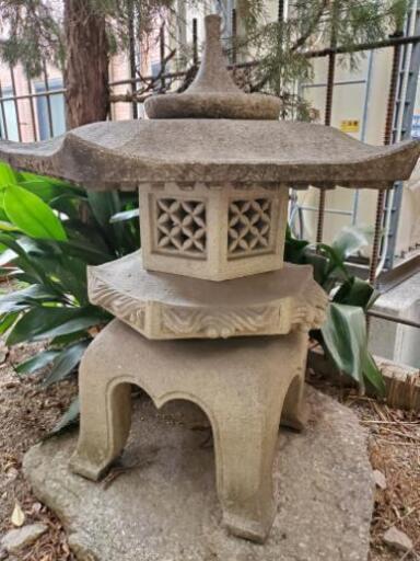 灯籠　庭石