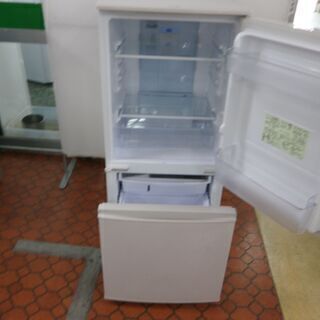 G:966931 2ドア 137L シャープ （打痕キズ有り） | oxyoriental.co.uk