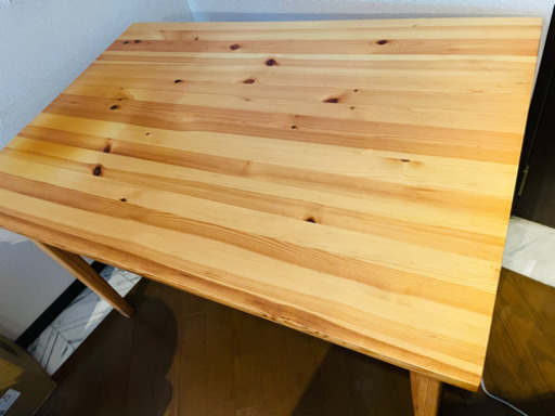 スウェーデン製のテーブル