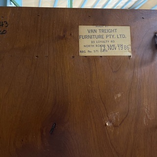 輸入家具　VAN TREIGHT 照明付　ガラスキャビネット　高級　中古 輸入家具 VAN TREIGHT 照明付 ガラスキャビネット 高級 中古 【公式通販】