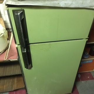 500円あげます。古い冷蔵庫です。高さ120幅52奥行き51