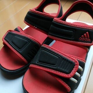 ★★　adidas 　黒&赤サンダル21cm 　★★