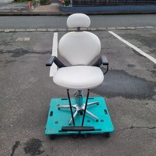 ★中古 美品★手動シャンプーイス  リクライニング　枕付き（カット椅子、シャンプー椅子、フェイシャルエステも可能なオールマイティーチェア）