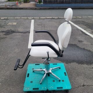 ★中古 美品★手動シャンプーイス  リクライニング　枕付き（カット椅子、シャンプー椅子、フェイシャルエステも可能なオールマイティーチェア）