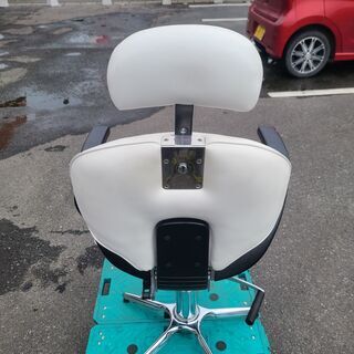 ★中古 美品★手動シャンプーイス  リクライニング　枕付き（カット椅子、シャンプー椅子、フェイシャルエステも可能なオールマイティーチェア）