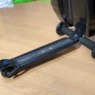 キックボード付きキャリーケース サムソナイト製マイクロスクーター