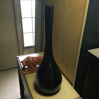 かなり大きい花瓶です。高さ70センチ