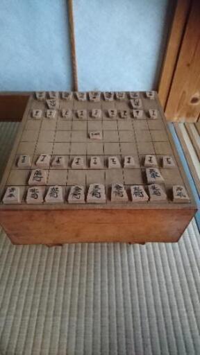 [配達無料][即日配達も可能？]脚付き将棋盤と駒のセット 木製