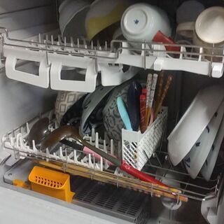 【中古】パナソニック 電気食器洗い乾燥機 NP-TY9-W ホワイト 2016年製 YR-05842
