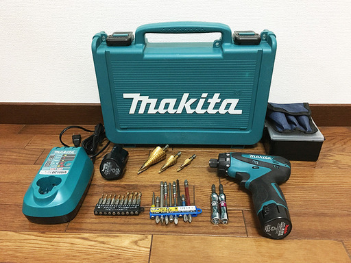 マキタ 電動ドライバドリル 10.8V 1.3Ah バッテリー2個付き DF030DWX