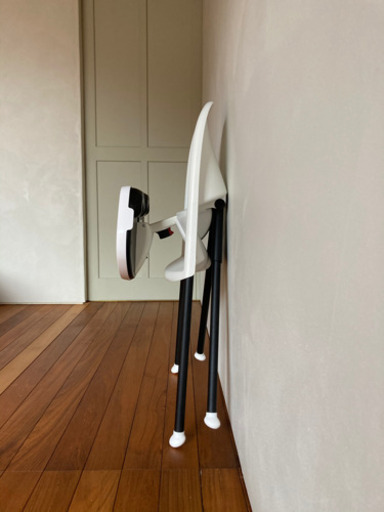 【廃盤品】BABY BJORN ハイチェア ハーネス付き ホワイト ブラック 廃盤品】BABY BJORN ハイチェア ハーネス付き ホワイト ブラック