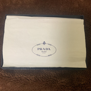 SAFFIANO METAL NERO TALCO FUOCORE プラダ 財布