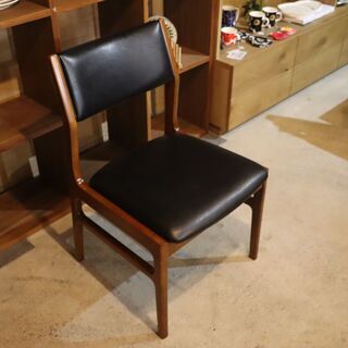 Karimoku(カリモク60)のアームレスダイニングチェア2脚セットです