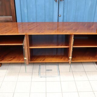 IDC OTSUKA(大塚家具)の人気のシリーズSPLENDOR(スプレンダー)シリーズのTVボード。マホガニー材を使用した高級感漂う質感とデザインのローボード。お部屋を上品で洗練された印象に。