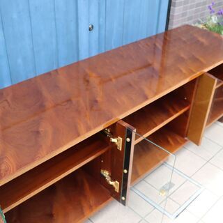 IDC OTSUKA(大塚家具)の人気のシリーズSPLENDOR(スプレンダー)シリーズのTVボード。マホガニー材を使用した高級感漂う質感とデザインのローボード。お部屋を上品で洗練された印象に。