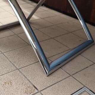 イタリアcalligaris（カリガリス）社のMagic‐J(マジックジェイ)伸縮式リフティングテーブル。人気のグロッシーホワイトカラーは洗練されたさわやかな印象♪幅と高さが調整可能で機能的なデザイン