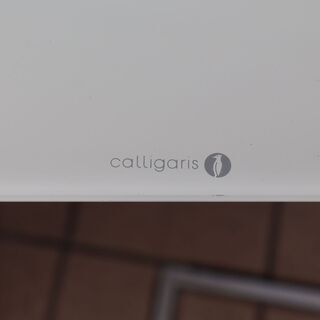 イタリアcalligaris（カリガリス）社のMagic‐J(マジックジェイ)伸縮式リフティングテーブル。人気のグロッシーホワイトカラーは洗練されたさわやかな印象♪幅と高さが調整可能で機能的なデザイン