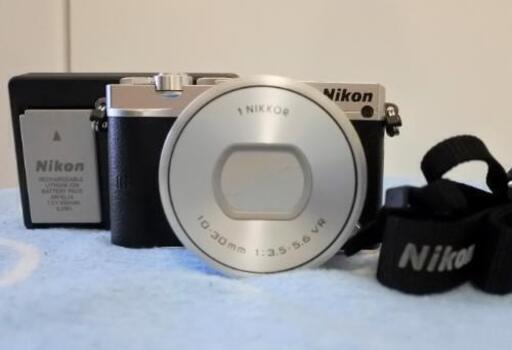 Nikon1 J5 標準パワーズームレンズキット（2081万画素／シルバー）
