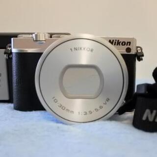 Nikon1 J5 標準パワーズームレンズキット（2081万画素／シルバー）