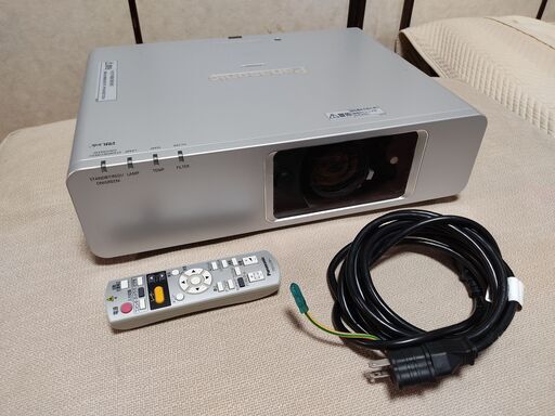 再値下　ランプ1435／7000時間残多い　パナソニックプロジェクタPT-FW300