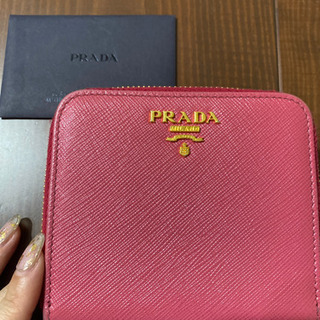 PRADA 二つ折り財布お譲りします。