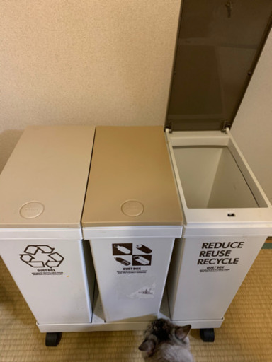 【取引中】ゴミ箱（ふた、キャスター付）