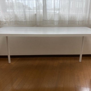 白い長テーブル