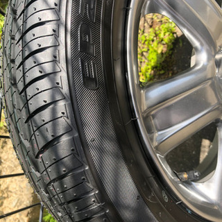 IQ 純正タイヤ DBA-NGJ10 175/65R15 ほぼ未使用 バリ山 ホイール美品の 