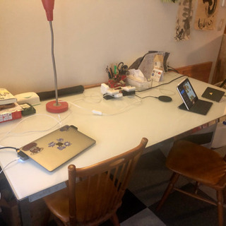 180×85cmの大型ガラステーブル