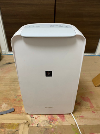 シャープ除湿機　CV-71-W 2019年
