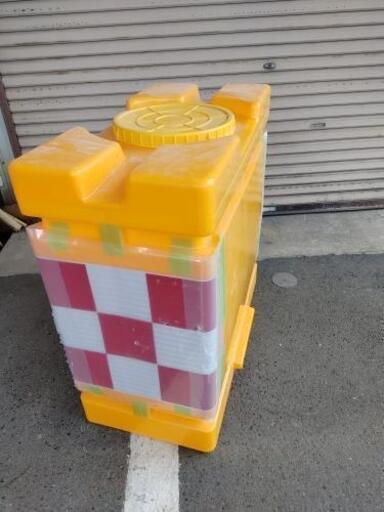 角型 クッションドラム B型 衝撃吸収 高速道路 分離帯 高輝度反射 衝突 衝撃 緩衝剤 中央分離帯 セーフティドラム 保安用品 水袋付