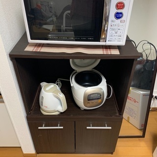 【急募】レンジ、炊飯器、ケトル、食器棚一式売ります！