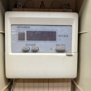 トラックの荷台 冷蔵庫 お話中