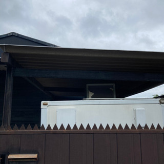 トラックの荷台 冷蔵庫 お話中