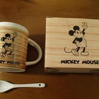 マグカップ　ミッキーマウス　新品　木目調　スプーン付き　陶器　箱付き