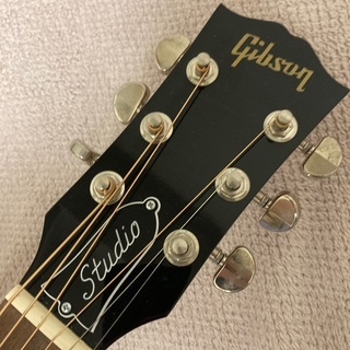 Gibson J-45 Studio Antique Natural