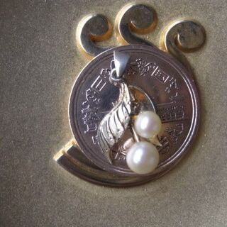 ペンダント 真珠をあしらった葉っぱのモチーフ Silver刻印あり 