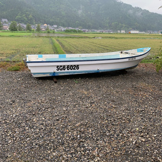 船外機付き漁船