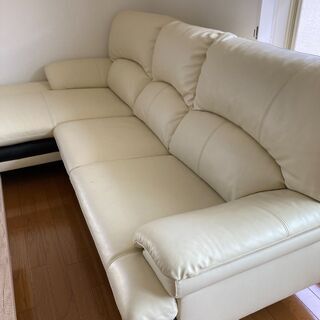 白の本革ソファー　L字型