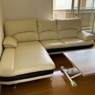 白の本革ソファー　L字型