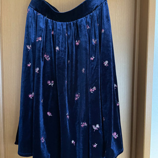 [中古]黒と紺の花柄スカート二着セット