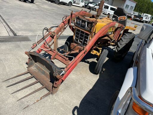 古いトラクター　コマツインターナショナル　242