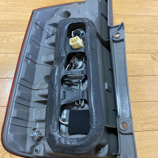 ZRR70G テールランプ 右