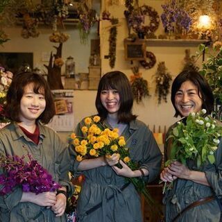 【お花屋さんの販売スタッフ／事務】未経験OK◆週3日〜勤務OK◆...